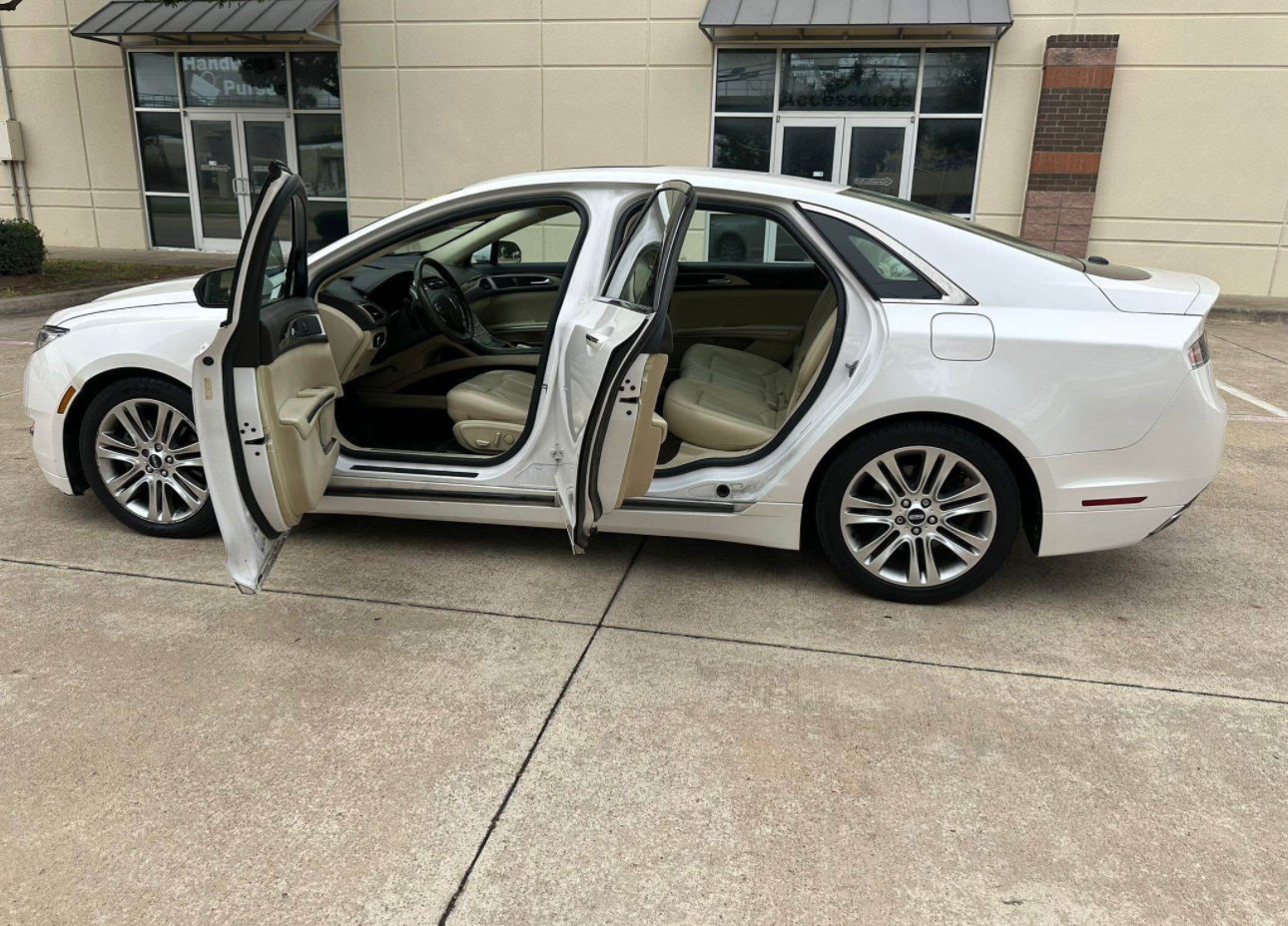 2013 Lincoln MKZ . Sedan 4D