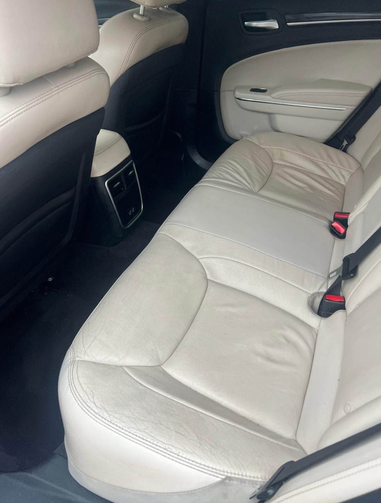 2017 Chrysler 300 . 300 Limited Sedan 4D