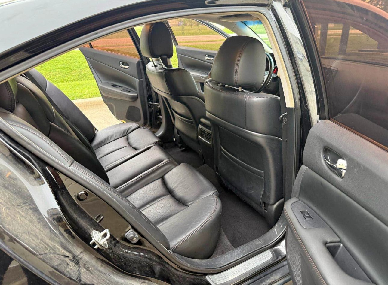 2011 Nissan Maxima . SE Sedan 4D