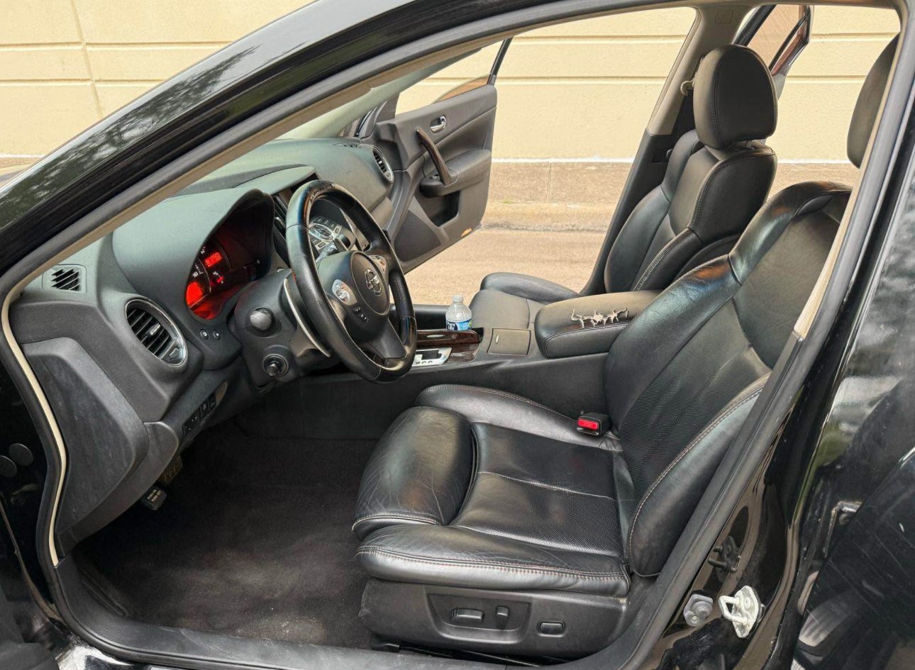2011 Nissan Maxima . SE Sedan 4D